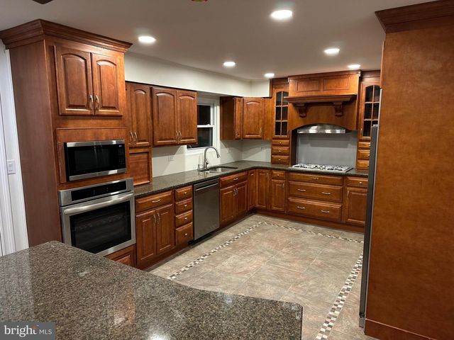 904 MERCER ST, Cherry Hill, NJ 08002