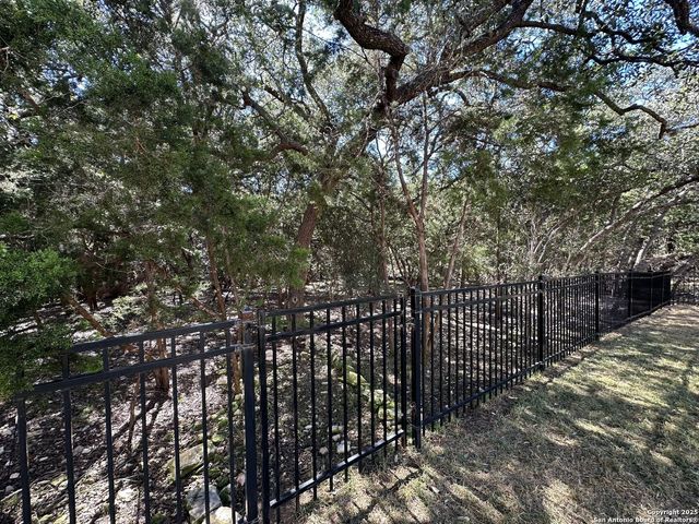 8030 Colonial Woods, Boerne, TX 78015