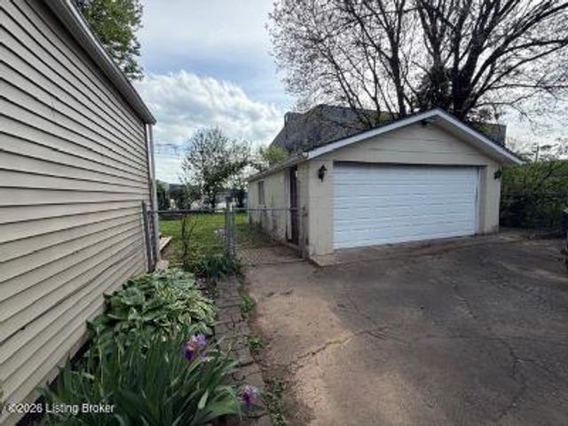 813 Bartley Ave, Bardstown, KY 40004