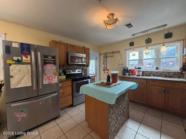 813 Bartley Ave, Bardstown, KY 40004