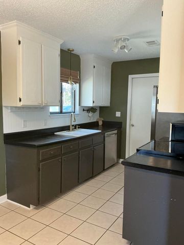 309 Goldenrod Court, Niceville, FL 32578