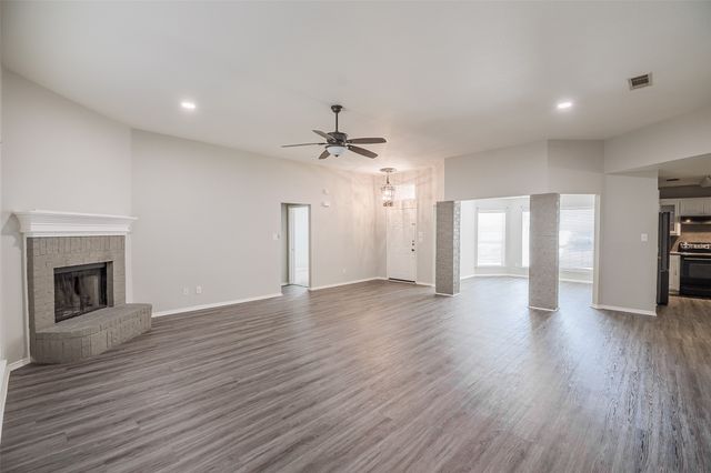 633 Dover Heights Trail, Mansfield, TX 76063