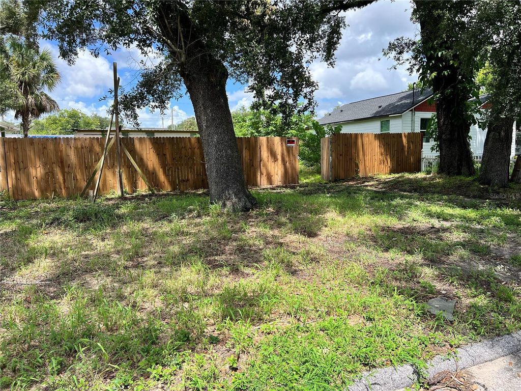 Image 4 of property listing at 8508 N 9TH STREET, Tampa, FL 33604