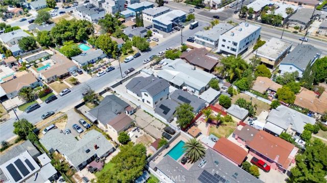6732 Gentry Avenue, North Hollywood, CA 91606