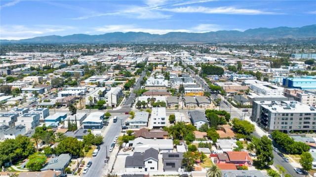 6732 Gentry Avenue, North Hollywood, CA 91606