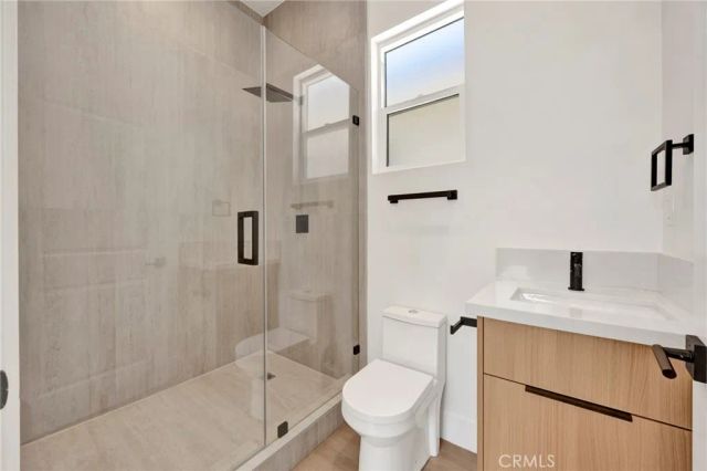 6732 Gentry Avenue, North Hollywood, CA 91606