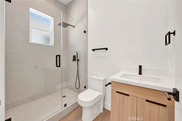 6732 Gentry Avenue, North Hollywood, CA 91606