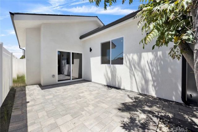 6732 Gentry Avenue, North Hollywood, CA 91606
