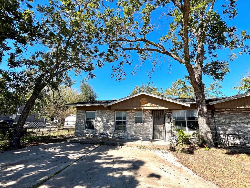 304 Montopolis DR B, Austin, TX 78741
