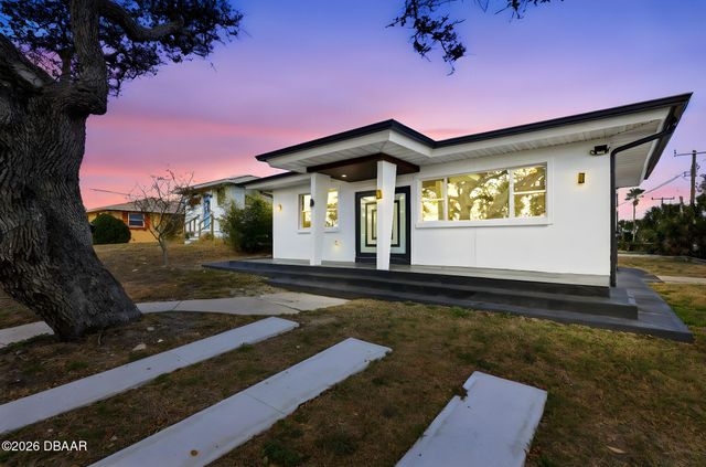 2061 S Peninsula Drive, Daytona Beach, FL 32118