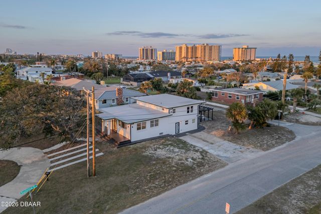 2061 S Peninsula Drive, Daytona Beach, FL 32118