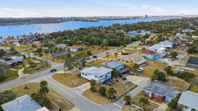 2061 S Peninsula Drive, Daytona Beach, FL 32118