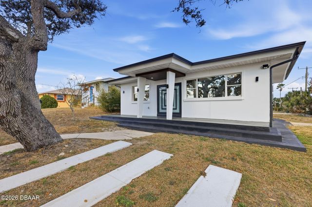 2061 S Peninsula Drive, Daytona Beach, FL 32118