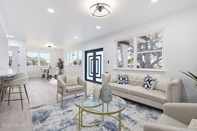 2061 S Peninsula Drive, Daytona Beach, FL 32118