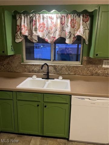 1105 4th Street, Belpre, OH 45714