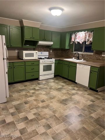 1105 4th Street, Belpre, OH 45714