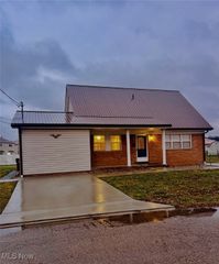 1105 4th Street, Belpre, OH 45714