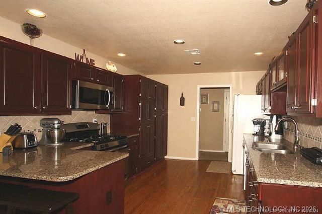25 Fox Run Circle, Jenks, OK 74037