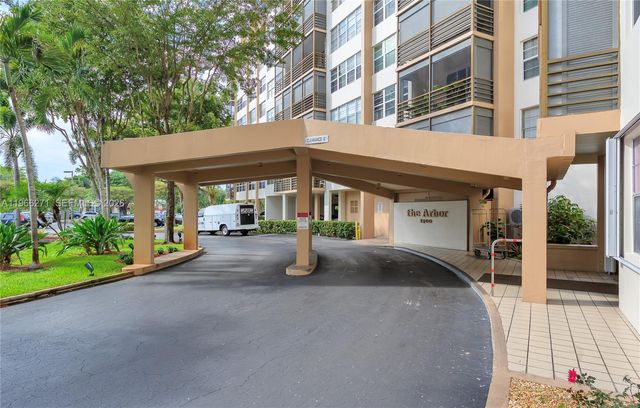 1400 Saint Charles Place 420, Pembroke Pines, FL 33026