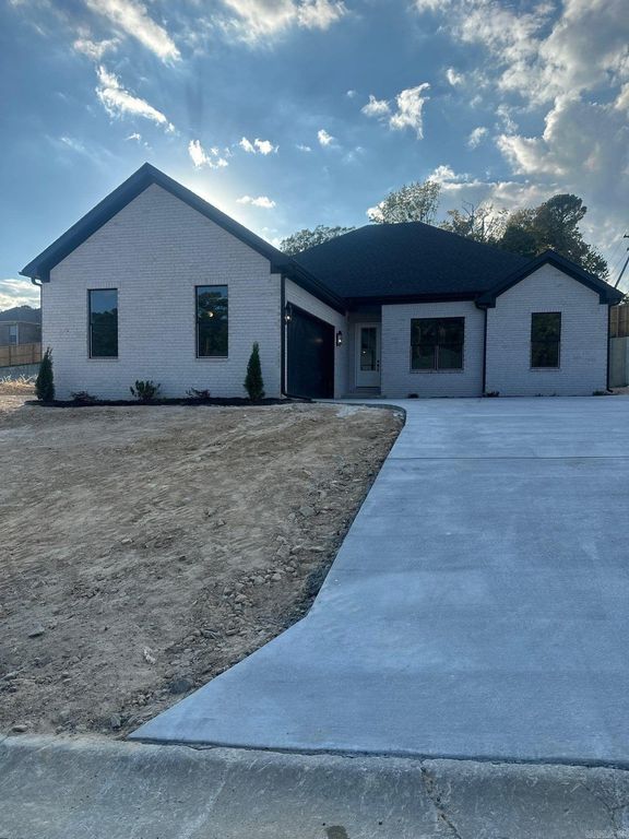 3028 Sue, Benton, AR 72015