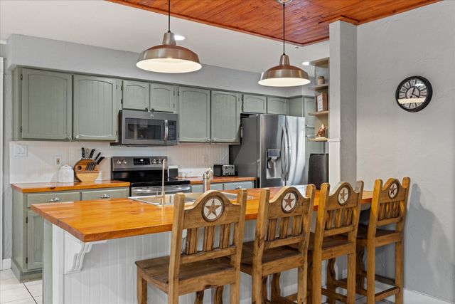 209 Granada Calle, Granbury, TX 76049