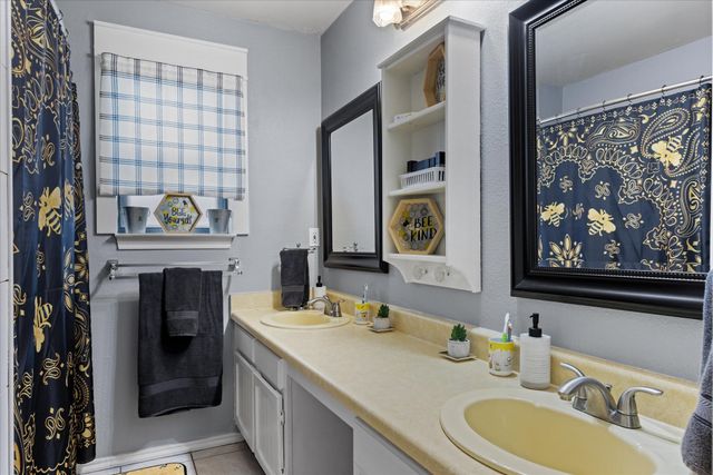 209 Granada Calle, Granbury, TX 76049