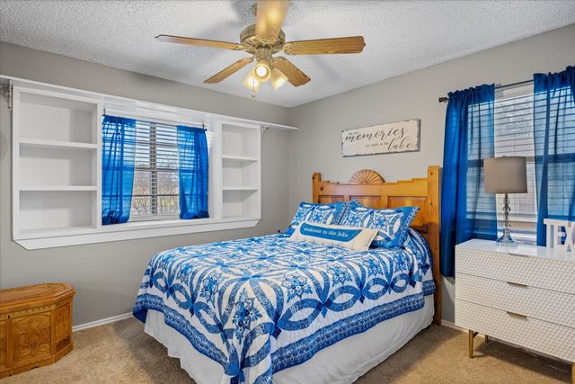 209 Granada Calle, Granbury, TX 76049