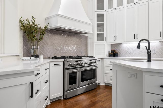 2017 Hollystone, Tyler, TX 75703