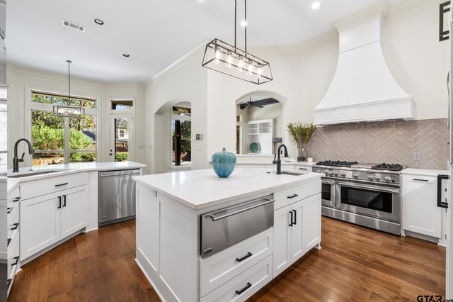 2017 Hollystone, Tyler, TX 75703