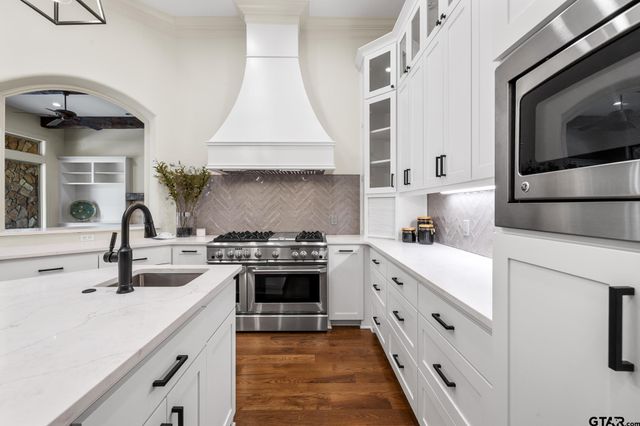 2017 Hollystone, Tyler, TX 75703