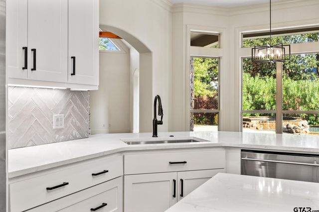 2017 Hollystone, Tyler, TX 75703