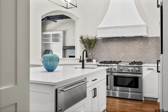 2017 Hollystone, Tyler, TX 75703