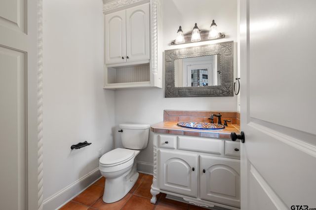 2017 Hollystone, Tyler, TX 75703