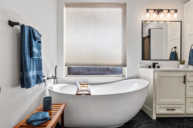 2017 Hollystone, Tyler, TX 75703