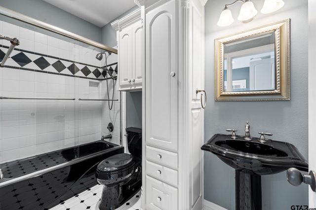 2017 Hollystone, Tyler, TX 75703