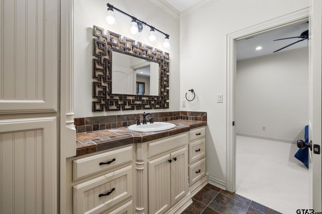 2017 Hollystone, Tyler, TX 75703