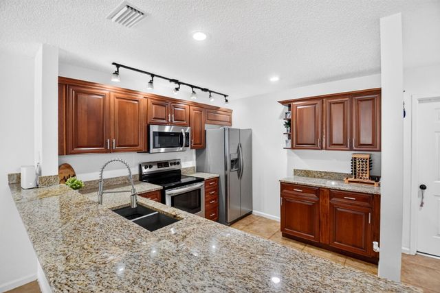 1633 Woodbridge Lakes Circle 1633, West Palm Beach, FL 33406