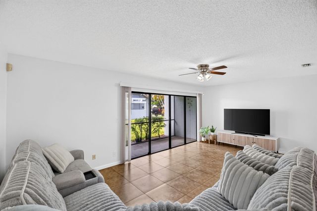 1633 Woodbridge Lakes Circle 1633, West Palm Beach, FL 33406