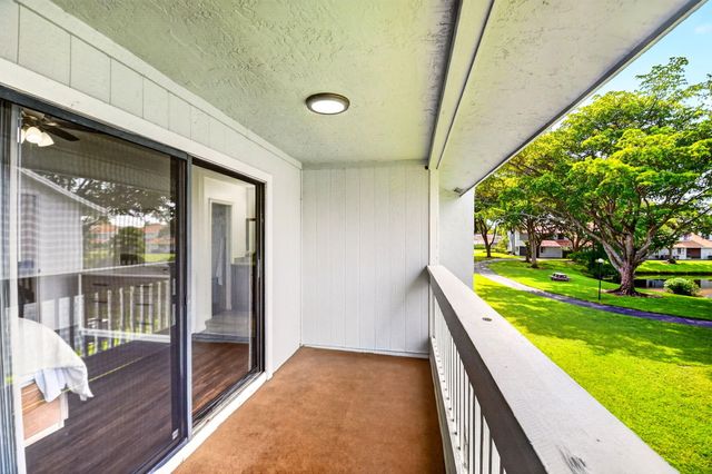 1633 Woodbridge Lakes Circle 1633, West Palm Beach, FL 33406