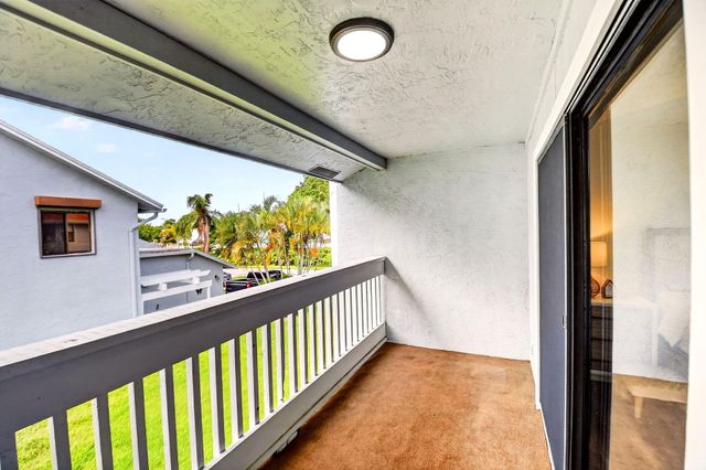 1633 Woodbridge Lakes Circle 1633, West Palm Beach, FL 33406