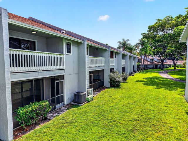 1633 Woodbridge Lakes Circle 1633, West Palm Beach, FL 33406
