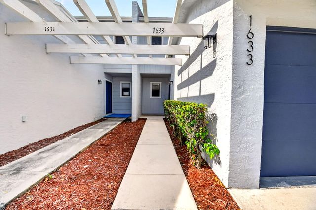1633 Woodbridge Lakes Circle 1633, West Palm Beach, FL 33406