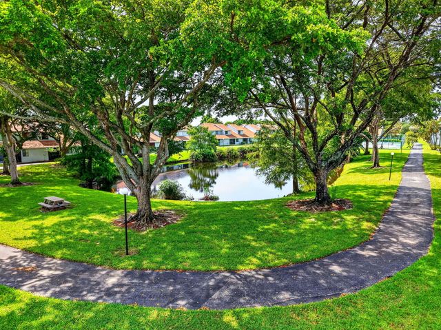 1633 Woodbridge Lakes Circle 1633, West Palm Beach, FL 33406