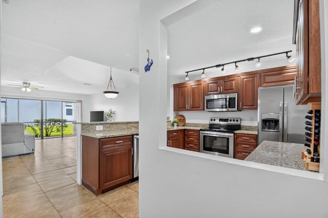 1633 Woodbridge Lakes Circle 1633, West Palm Beach, FL 33406