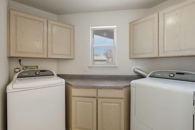 10304 Arroyo Crest Drive NW, Albuquerque, NM 87114