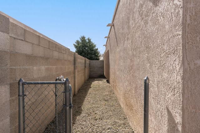 10304 Arroyo Crest Drive NW, Albuquerque, NM 87114