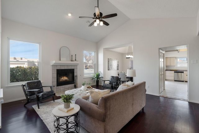 10304 Arroyo Crest Drive NW, Albuquerque, NM 87114