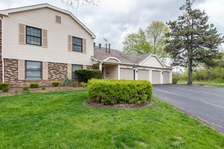 5227 Rockpointe Court 5227, Gurnee, IL 60031