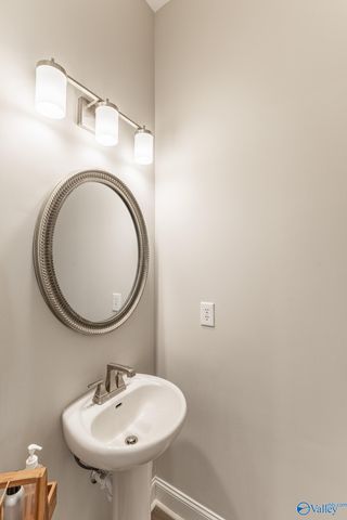 40 Pine Street NW, Huntsville, AL 35806