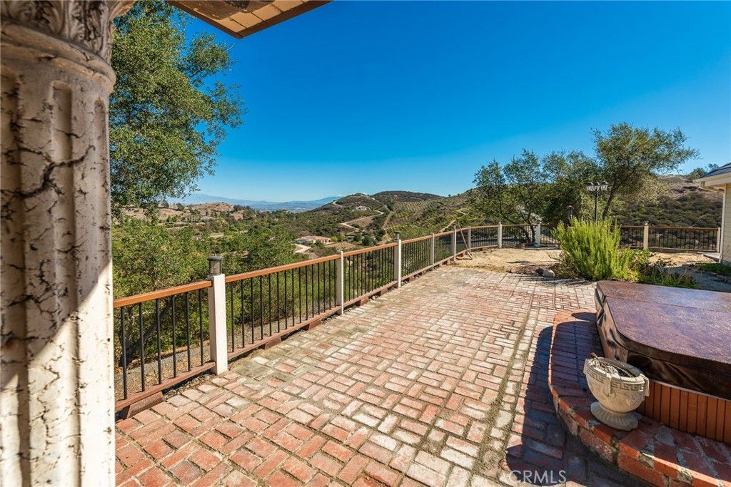 Image 11 of property listing at 26100 Calle Corveta, Temecula, CA 92590